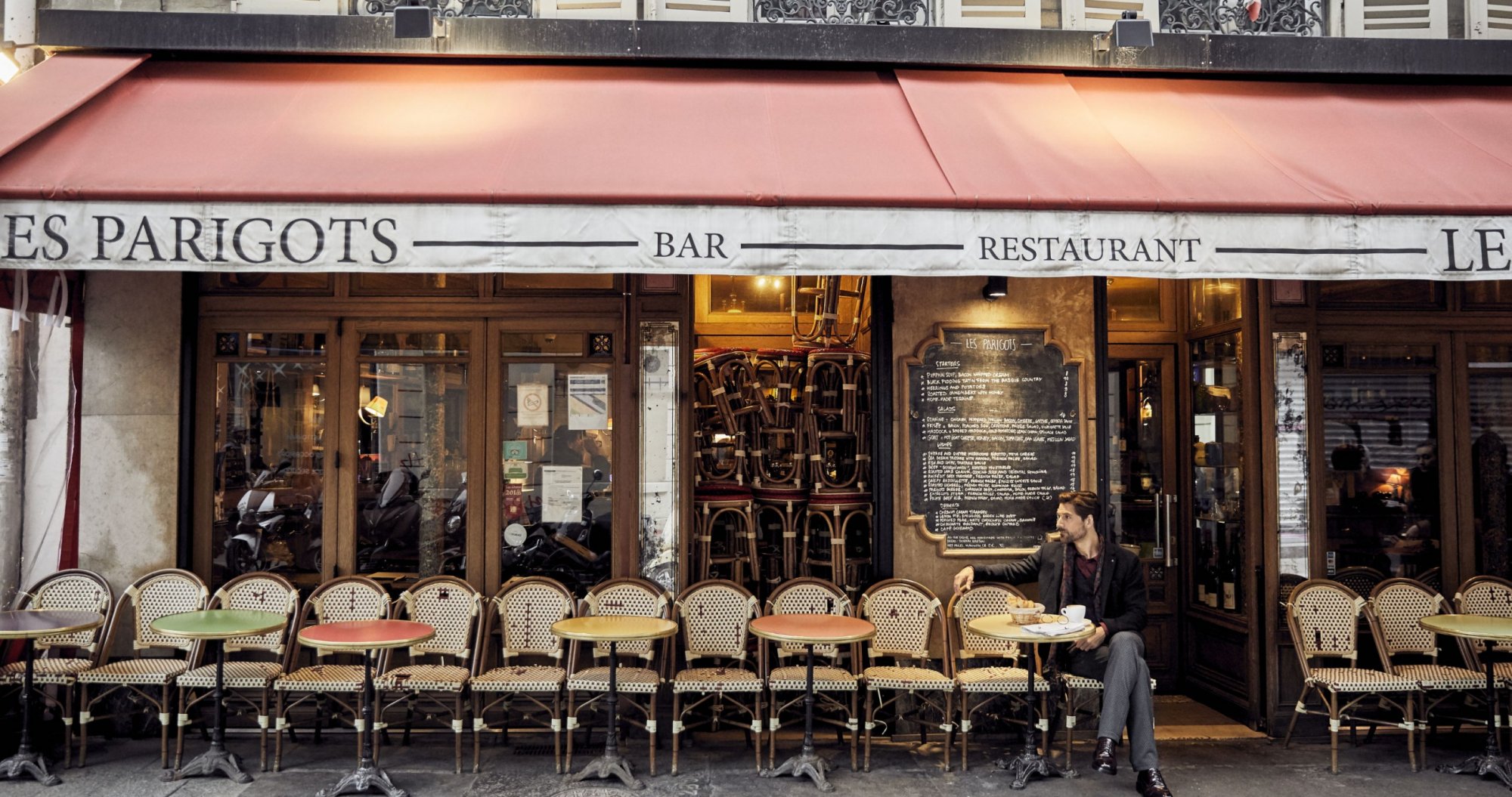 Pierre Cardin : café parisien