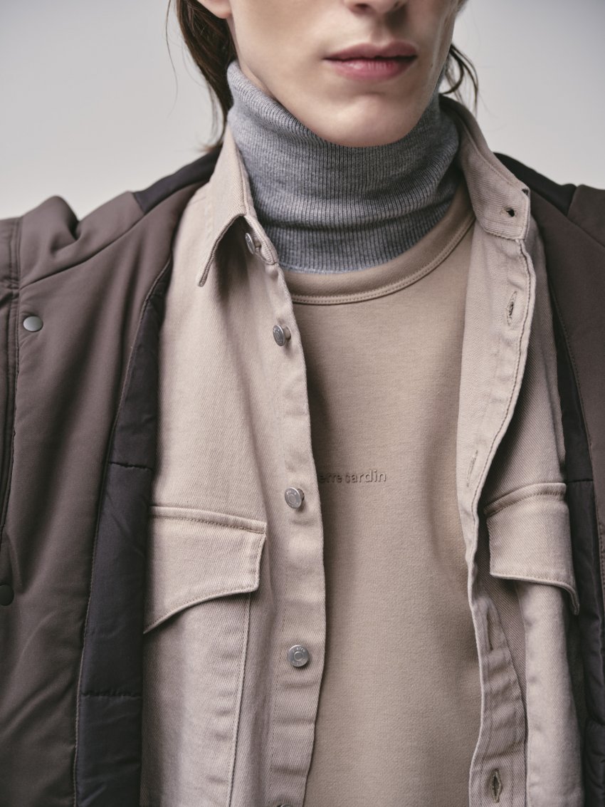 Pierre Cardin : chemise beige et veste brun automne hiver 2022