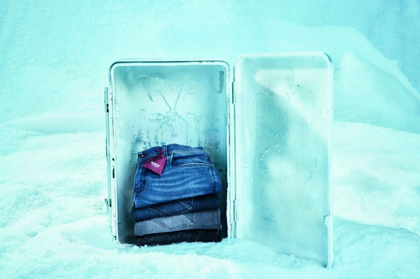 Pioneer : jeans empilés automne hiver 2022 dans un frigo 